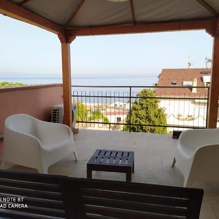 Pozzo Lazzaro Apartments Santa Teresa Di Riva Dış mekan fotoğraf