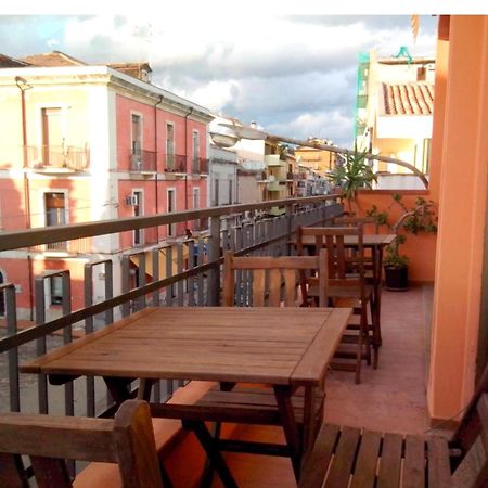 Pozzo Lazzaro Apartments Santa Teresa Di Riva Dış mekan fotoğraf