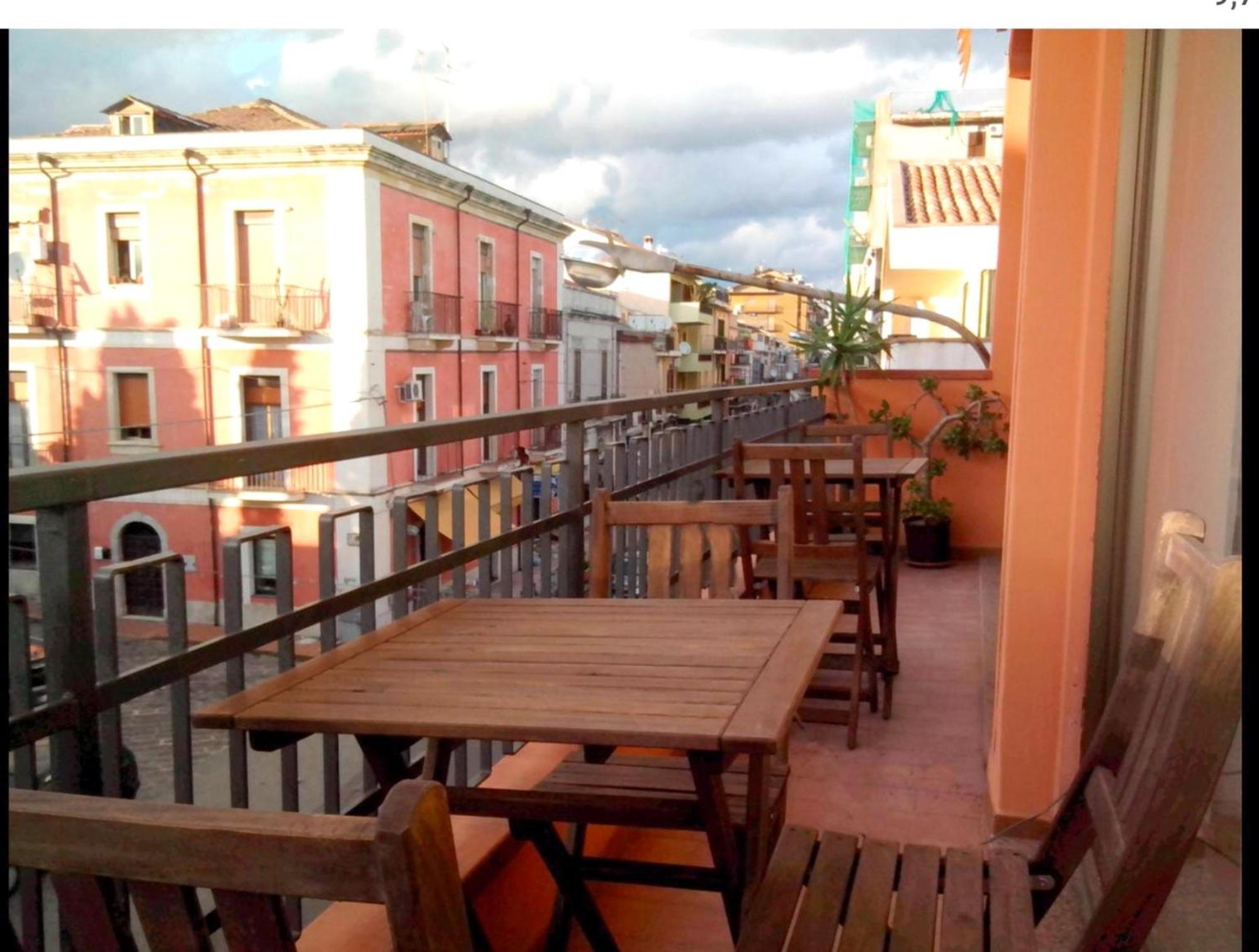 Pozzo Lazzaro Apartments Santa Teresa Di Riva Dış mekan fotoğraf