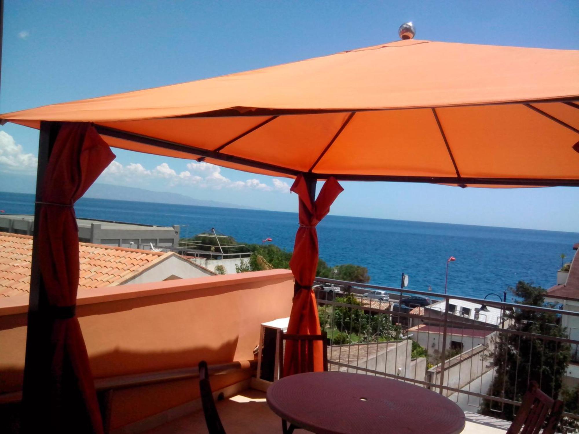 Pozzo Lazzaro Apartments Santa Teresa Di Riva Oda fotoğraf