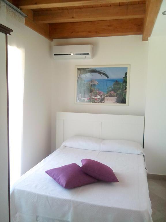 Pozzo Lazzaro Apartments Santa Teresa Di Riva Oda fotoğraf