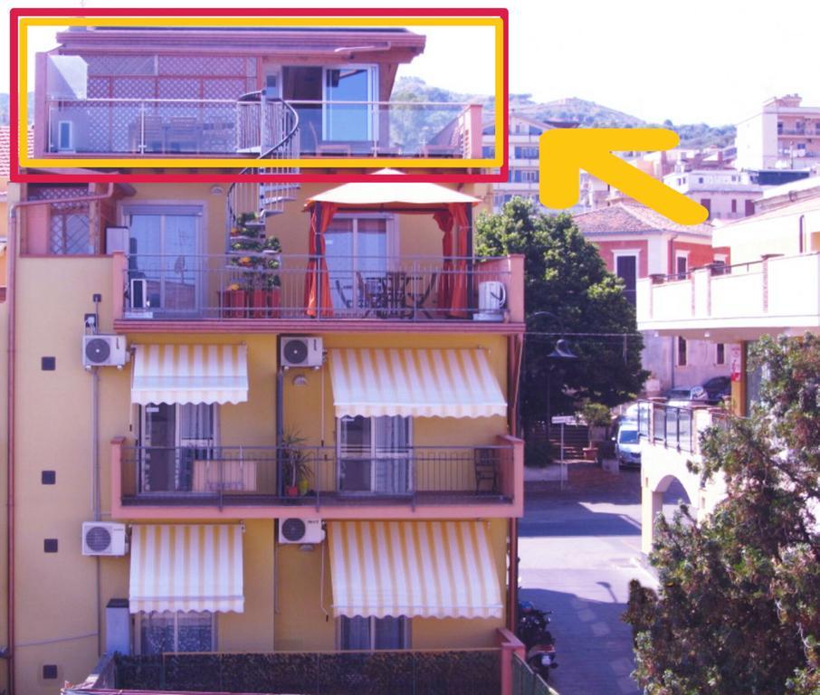 Pozzo Lazzaro Apartments Santa Teresa Di Riva Dış mekan fotoğraf