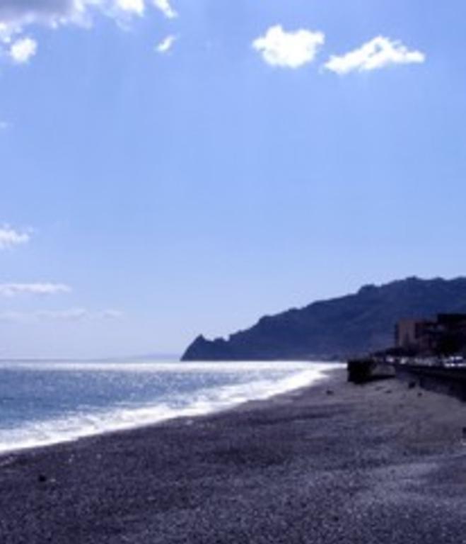 Pozzo Lazzaro Apartments Santa Teresa Di Riva Dış mekan fotoğraf
